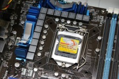 ASUS P7P55D: LGA1156 ソケット: ソケットキャップ