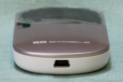 Pocket WiFi: USB コネクタ