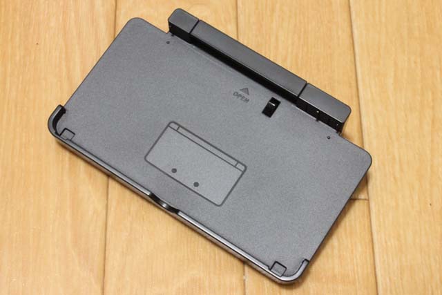 伸ばすと長いが、取り出しにくいニンテンドー 3DS タッチペン – Nire.Com
