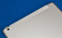 iPad Air: iPad (2012年モデル): 裏面アンテナ部