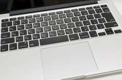 13インチ MacBook Pro Retina ディスプレイモデル: キーボードとトラックパッド
