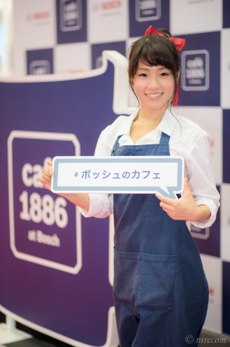 東京モーターショー 2015: 女性コンパニオン: ボッシュのカフェ