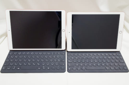 iPad Pro 10.5 インチ + 9.7 インチ: Smart Keyboard 装着