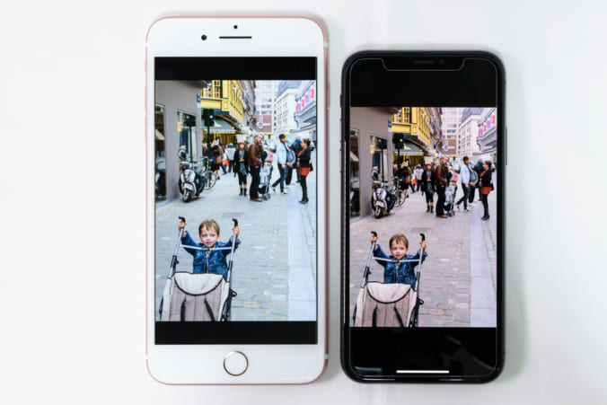iPhone 7 Plus vs. iPhone X: したり顔: True Tone: ON