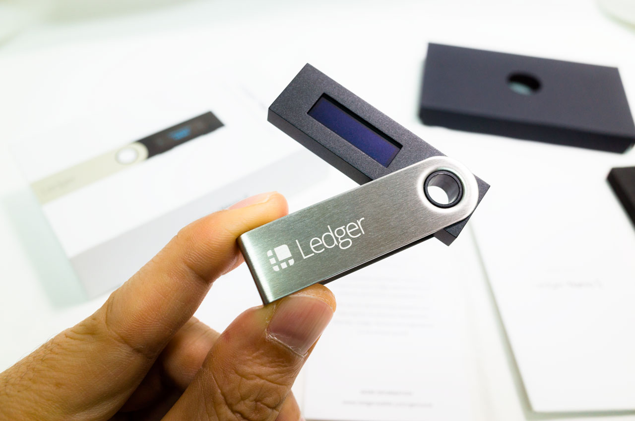 Coincheck からビットコインは脱出できるか! Ledger Nano-S 購入 + 開封編 [VLOG] | Nire.Com